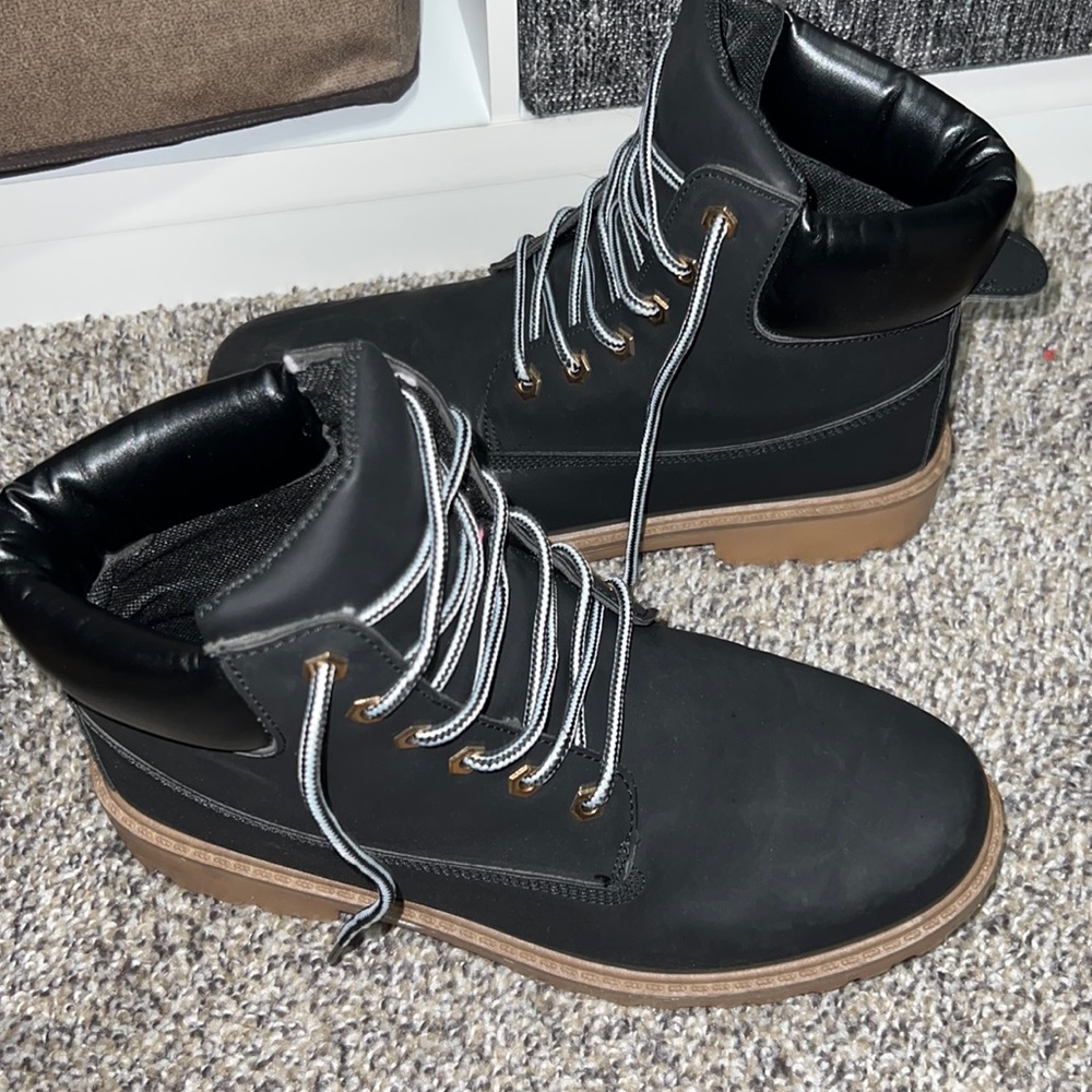 Combat boots